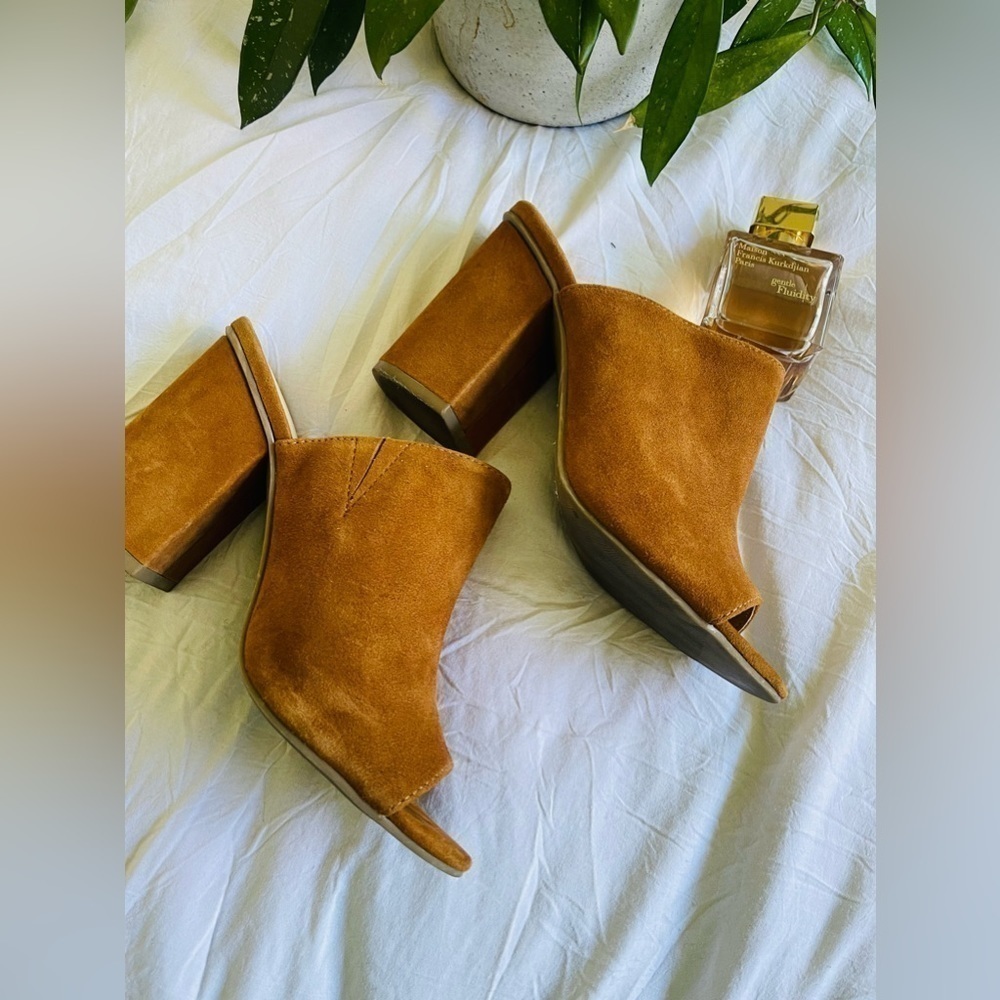 Liz Claiborne leather sandal heels - Picture 3 of 8